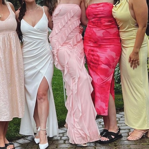 Pink frilly dress - Picture 3 of 3